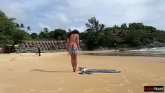 Riproduci Hotel Hookup: Teen Stranger si intrufola e mi scopa duro