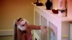 Odtwórz Cosplay Blonde Milf bierze dużego kutasa w pończochy i bieliźnie
