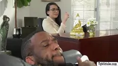 تشغيل T-Girl Psychiative يحصل اللعنة على الشرج من المريض