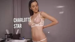 Jouer Charlotte Star's Bath Time Orgasm: un spectacle de chatte australien solo