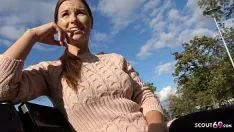 Jouer Jennifer s'est rencontrée en public et a payé pour du sexe