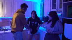 Reproduzir Adolescente amador quente fica imundo na cozinha: hardcore buceta fodendo e blowjob
