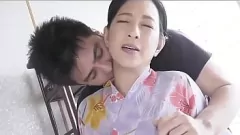 Jouer La cerise anale de MILF japonaise a sauté dans un trio hardcore