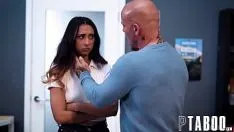 Reproducir La esposa guarra que tiene sexo con su amante después de la boda
