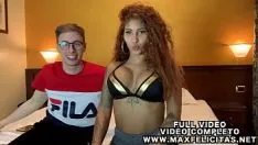 Reproducir Una chocha criolla a la que le encanta penetrar a los nerds de pollas gruesas