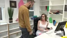 Play This man penetrates a woman but also her slutty woman xxx red pussy