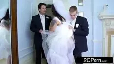 تشغيل XXX ديكس في كس عروس مسنة في يوم زفافها