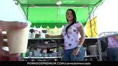 Reproducir Sara culona recibe dinero por xxx