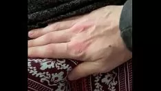 Odtwórz Bawi się trochę jej kutasem, a następnie dobrze go wciąga w jej cipkę i cipkę