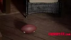Riproduci Quando l'abitante del villaggio vede il pene, si innamora immediatamente