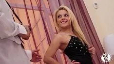 Jouer Mauvaises filles ayant des relations sexuelles dans la bouche avec des photographes qui les filment xvideos