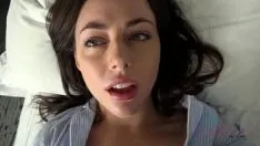Reproduzir Sexo matinal enquanto o homem fode a vadia no cu enquanto dorme