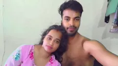 Reproducir Desi linda chica universitaria follada por su maestra
