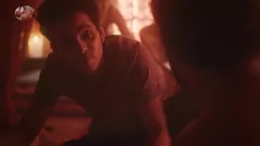 Jouer J'ai attrapé une adolescente dans les escaliers et lui en ai donné un dur, lui faisant me manger