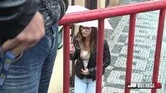Redă Naomi platita sa faca sex pe public cu un tip cu pula mica