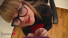 Odtwórz Zdzirowata sekretarka robi loda w biurze