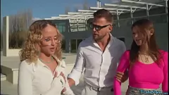 Reproduzir Ariana Shine e Geisha Kyd em intenso trio europeu